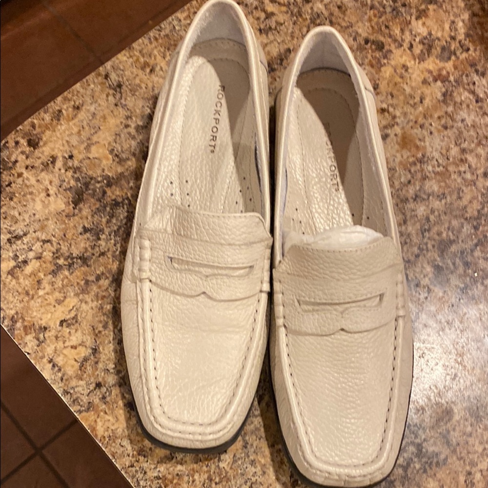Rockport Cream Flats Timeless Comfort - Picture 2 of 6